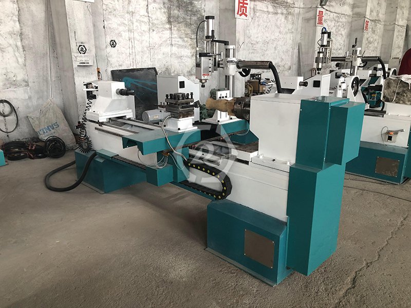 LR-2530-ATC自動刀臺木工車床